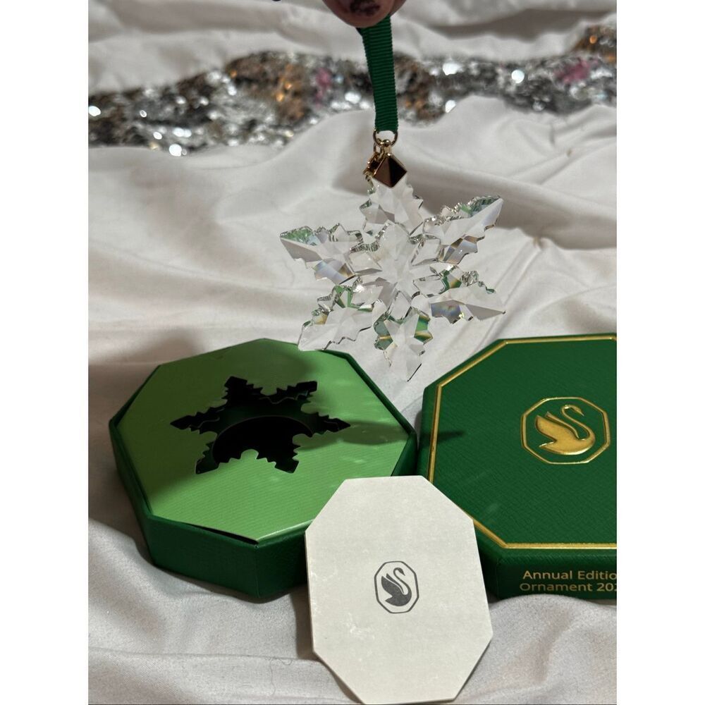 Swarovski Crystal 2026 ANNUAL EDITION LARGE CHRISTMAS ORNAMENT 5718051 AUTHENTIC